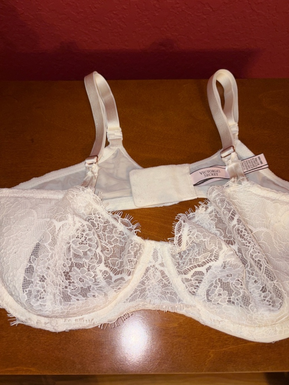 Victoria's Secret Ivory Lace Underwire Bra